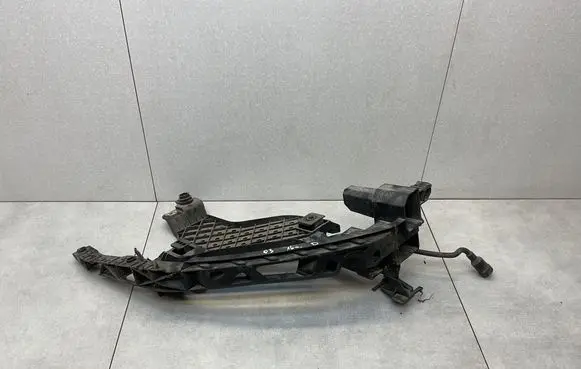 Audi Q3 8U Headlight/headlamp mounting bracket 8U0805608A