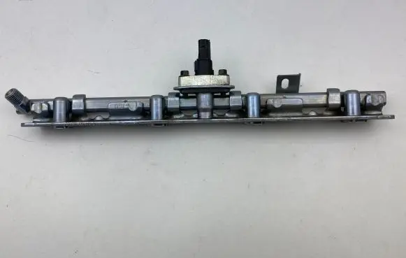 Toyota RAV 4 (XA50) Fuel distributor 8945833030