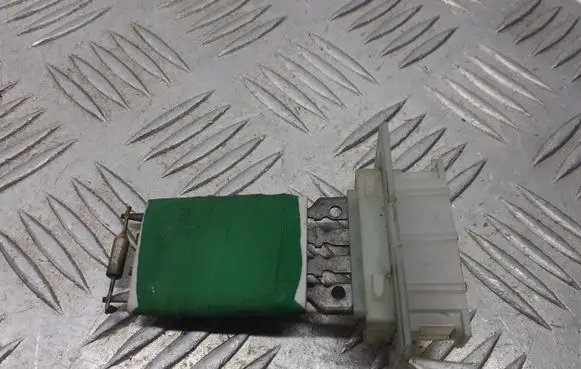 Opel Corsa C Heater blower fan relay 9164141