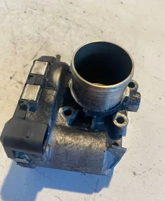 Opel Vivaro Throttle valve 8200330816 8200330912 0281002
