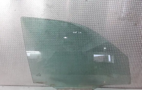 Mercedes-Benz E W210 Front door window glass four-door
