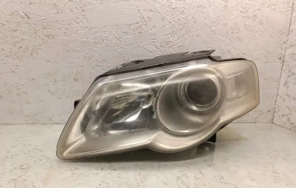 Volkswagen PASSAT B6 Headlight/headlamp