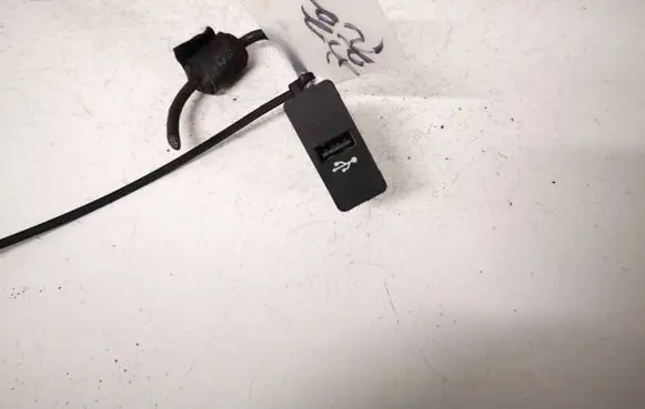 Mini Cooper Countryman R60 USB socket connector 8410923024802 84109230248-02