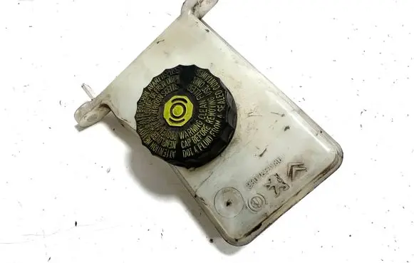 Brake fluid reservoir