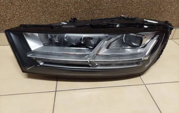Audi Q7 4M Headlight/headlamp 4M0941035