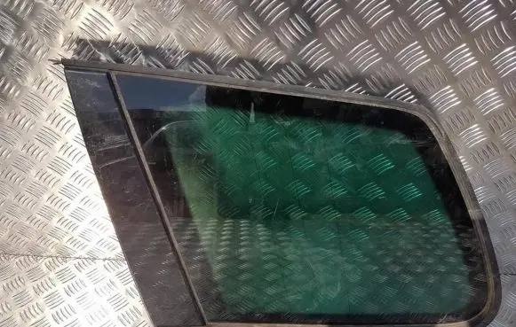 Volkswagen Touareg I Rear side window 7l6845297 as3