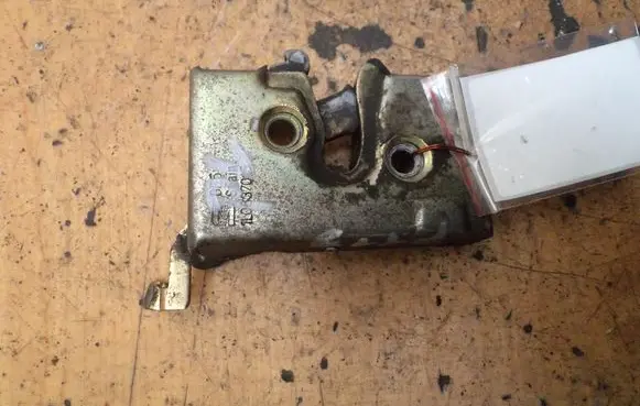 Seat Toledo I (1L) Front door lock