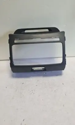 KIA Sportage Radio/GPS head unit trim 110725 0808112420