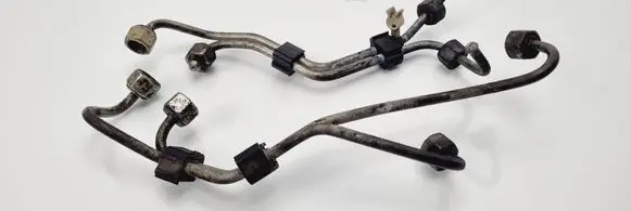 Volkswagen PASSAT B5 Fuel injector supply line/pipe 