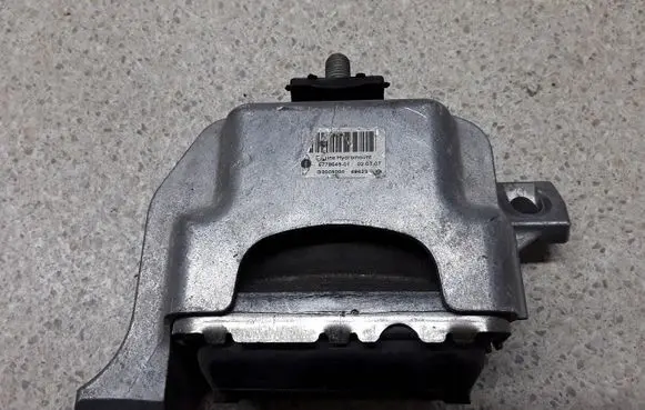 Mini One - Cooper Coupe R56 Engine mount bracket 6778645