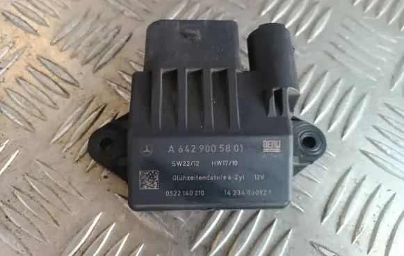 Mercedes-Benz E W211 Glow plug pre-heat relay A6429005801 0522140210 14234030921