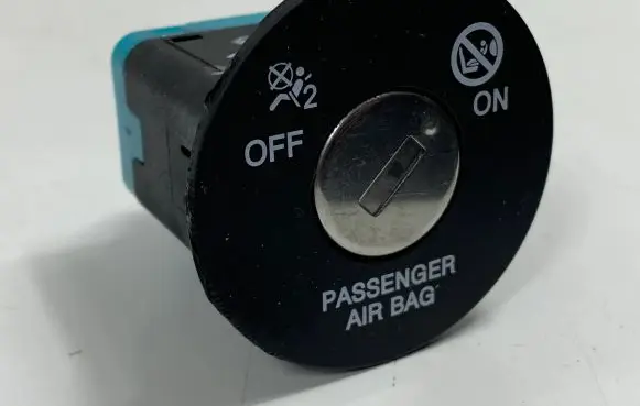 Passenger airbag on/off switch