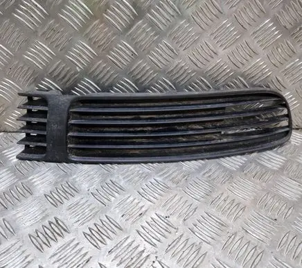 Volkswagen PASSAT B5 Front bumper lower grill 3B0853678