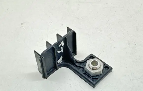 Audi TT TTS Mk2 Headlight/headlamp mounting bracket 8J0805638