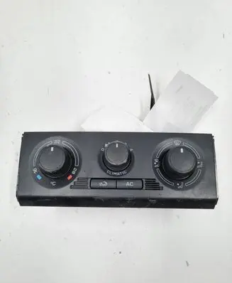 Skoda Fabia Mk2 (5J) Climate control unit 5J0820045