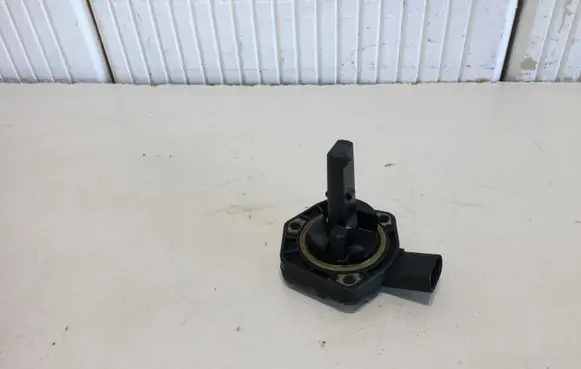 Volkswagen PASSAT B5 Oil level sensor 1J0907660B