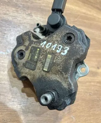BMW 5 E60 E61 Fuel injection high pressure pump 7798333