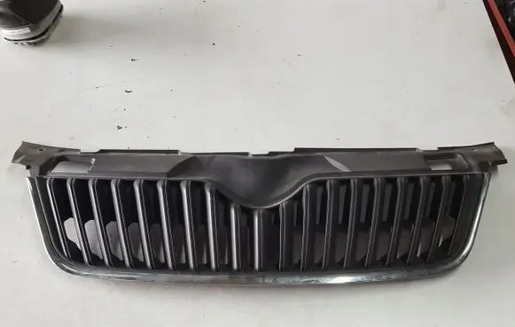 Skoda Fabia Mk2 (5J) Front bumper upper radiator grill 5J0853668C