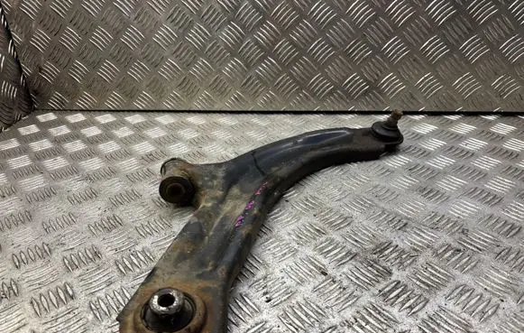 Nissan Note (E12) Front lower control arm/wishbone