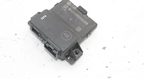 Audi Q3 8U Gateway control module 8U0907468AJ