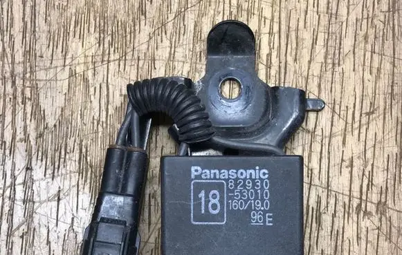 Lexus NX Hazard warning light relay 8293053010