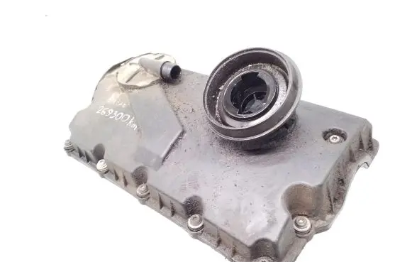 Skoda Octavia Mk2 (1Z) Rocker cam cover 038103475N 038103469
