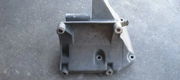 Mercedes-Benz SL R129 Engine mounting bracket A1031310935 1031310935