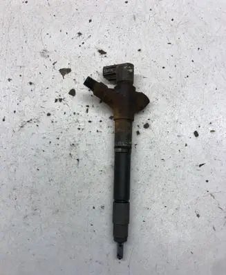 Toyota RAV 4 (XA40) Fuel injector 33082800