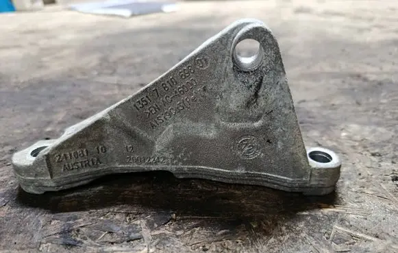 BMW 5 F10 F11 Fuel pump bracket 7810698