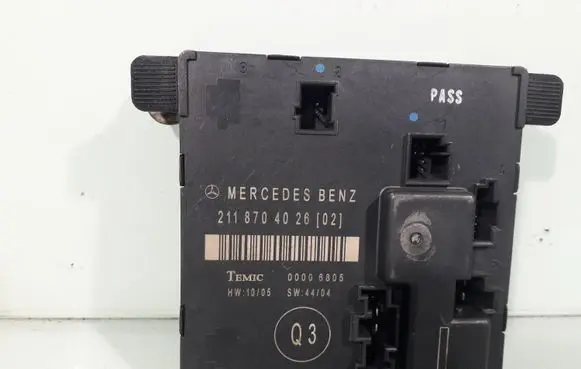 Mercedes-Benz E W211 Door control unit/module 2118704026
