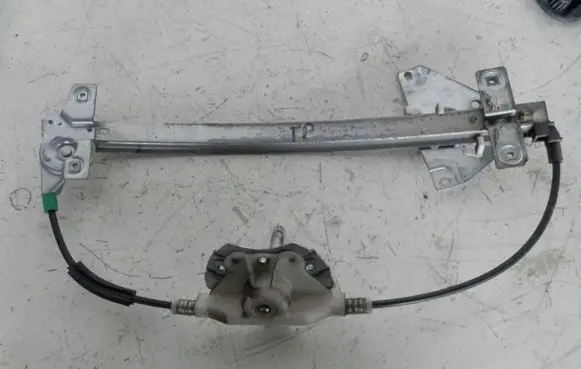 Mitsubishi Carisma Rear door manual window regulator 