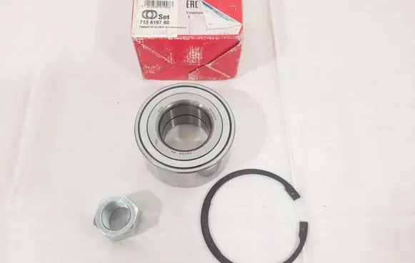Mitsubishi Lancer Front wheel bearing hub 713619780 014870019983