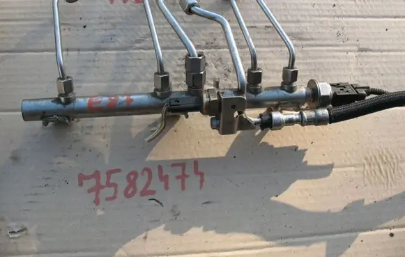 BMW 1 E81 E87 Fuel main line pipe 7582474