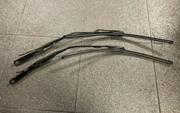 Iveco Daily 4th gen Front wiper blade arm 80005697 280005697