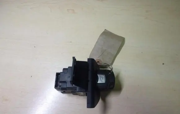 BMW 1 E81 E87 Ignition lock 6954718 M372