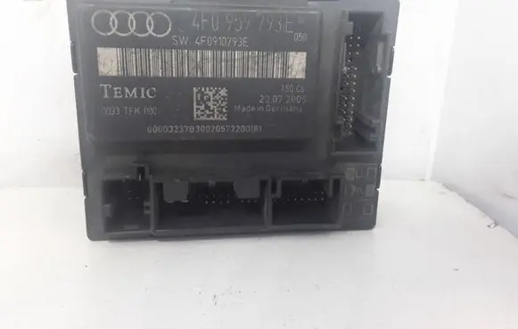Volkswagen PASSAT Door control unit/module 4F0959793E 4F0910793E