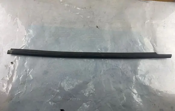 Opel Astra H Front door glass trim molding 024468033