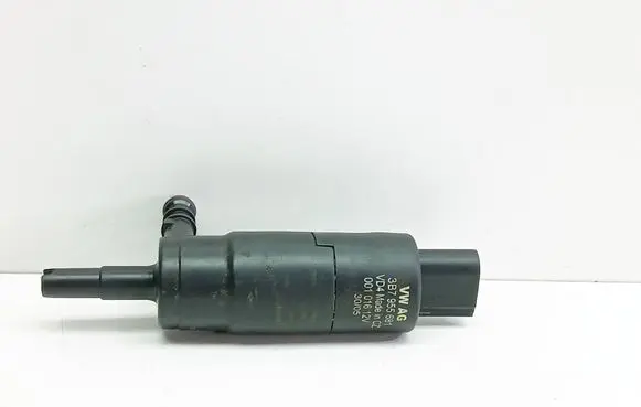 Volkswagen PASSAT B6 Headlight washer pump 3B7955681