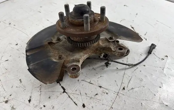 Ford Mustang VI Front wheel hub FR3C3108A
