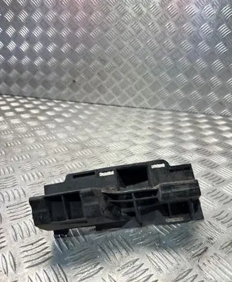 Mercedes-Benz E W212 Front bumper mounting bracket A2128852365