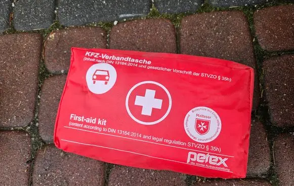 Opel Corsa E First aid kit 