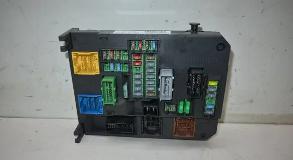 Citroen C4 II Fuse module 9665547480
