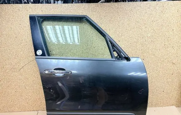 Fiat 500L Front door