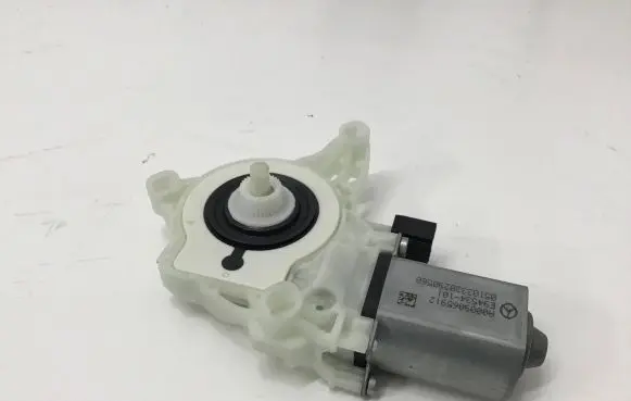 Mercedes-Benz E W214 Front door window regulator motor A0009065912