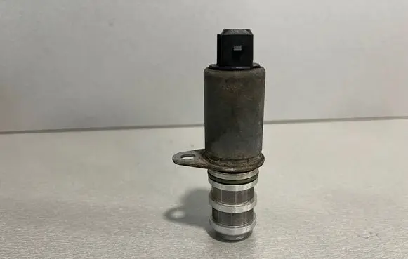 BMW 3 E92 E93 Camshaft vanos timing valve 7555201