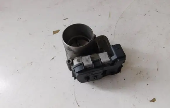 Volkswagen Golf VII Throttle body valve 