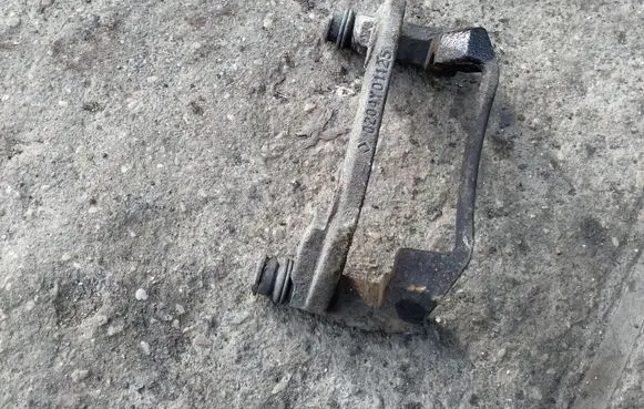 Ford Focus C-MAX Front Brake Caliper Pad/Carrier 