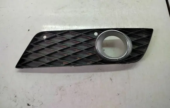 Mercedes-Benz A W169 Front fog light trim/grill A1698870625