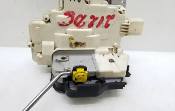 Audi A6 S6 C6 4F Rear door lock 4F0839016