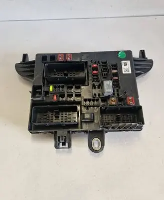 Opel Insignia A Fuse module 13277318